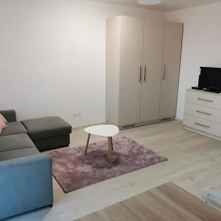 Eva Apartmanhaz *