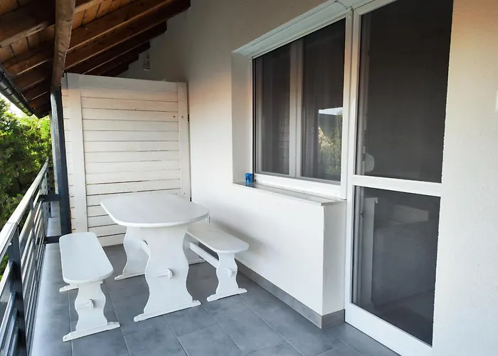 Eva Apartmanhaz * Csopak